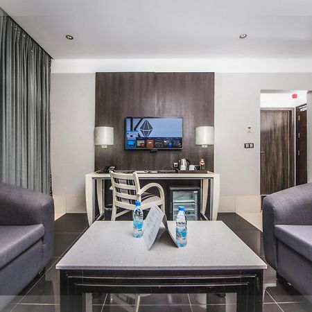 Krystal Palace دوالا المظهر الخارجي الصورة