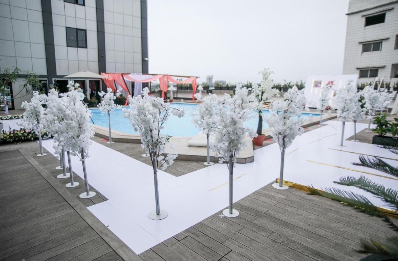 Krystal Palace دوالا المظهر الخارجي الصورة