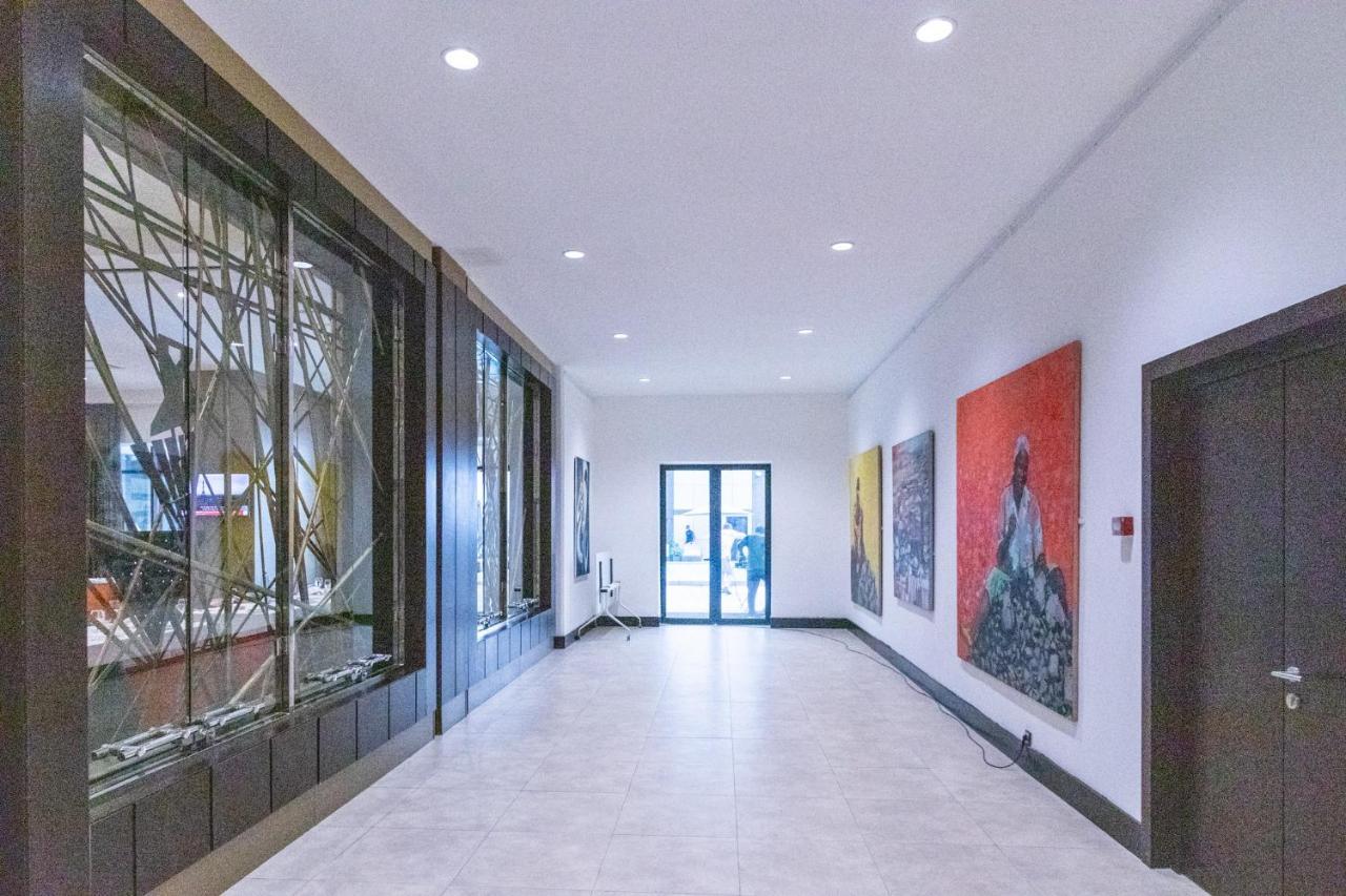 Krystal Palace دوالا المظهر الخارجي الصورة