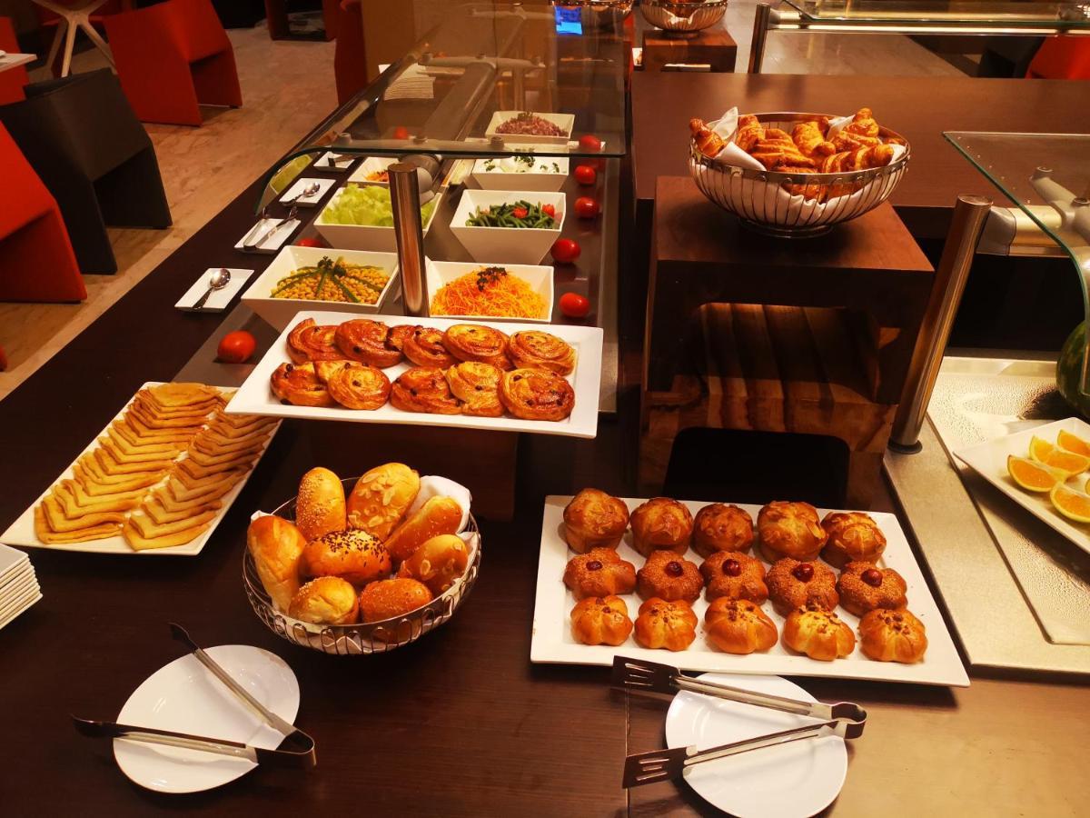 Krystal Palace دوالا المظهر الخارجي الصورة