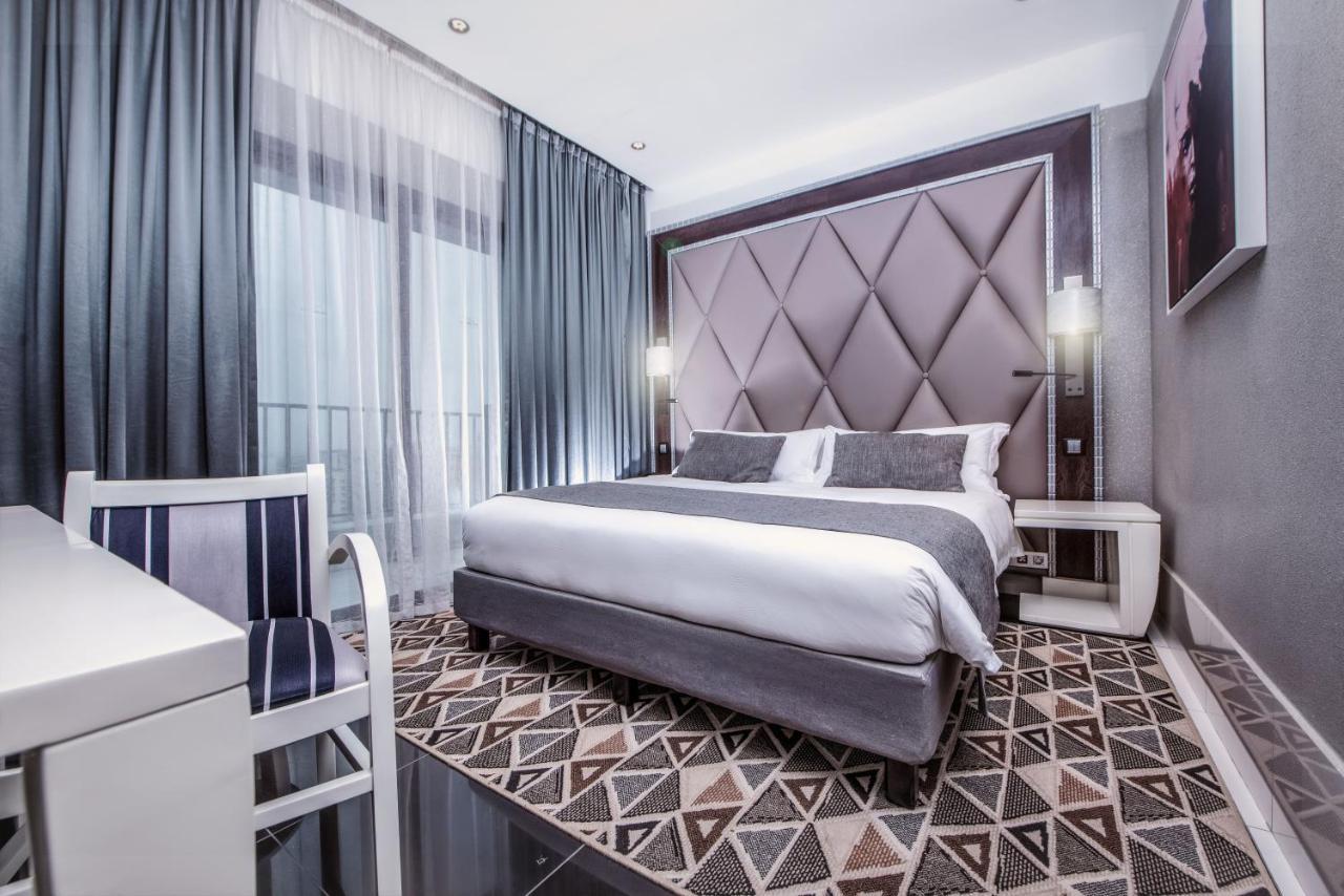 Krystal Palace دوالا المظهر الخارجي الصورة