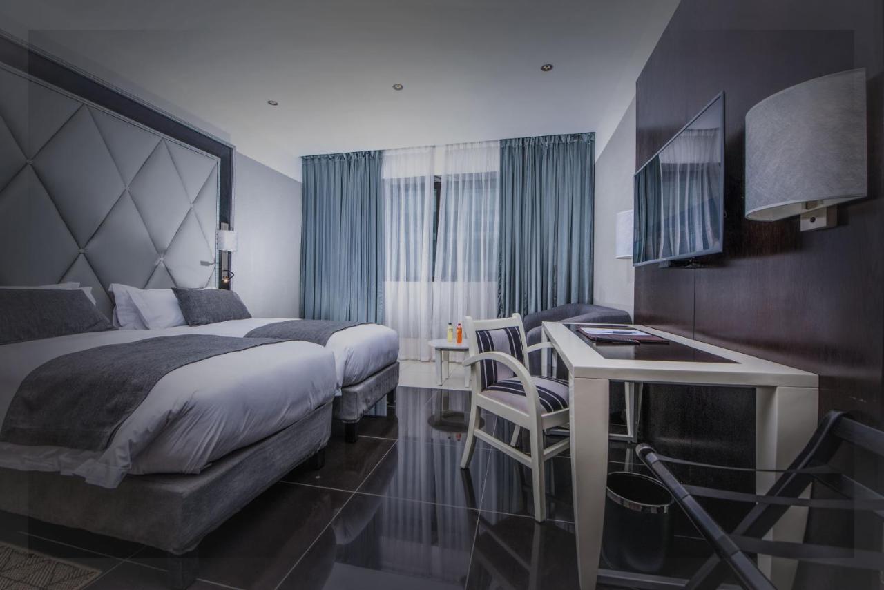Krystal Palace دوالا المظهر الخارجي الصورة