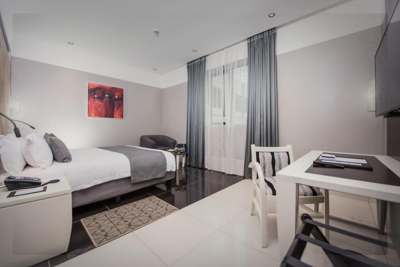 Krystal Palace دوالا المظهر الخارجي الصورة