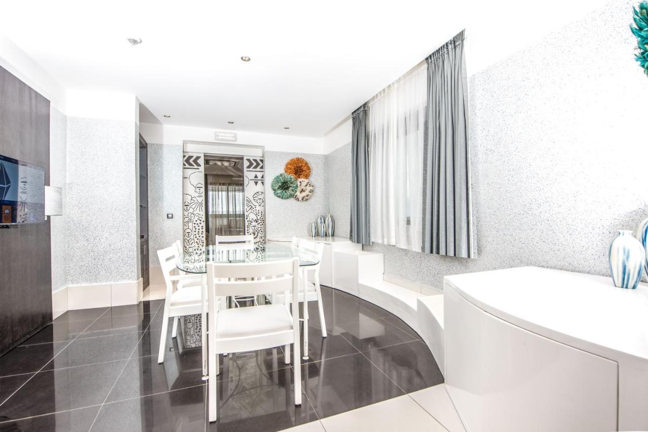 Krystal Palace دوالا المظهر الخارجي الصورة
