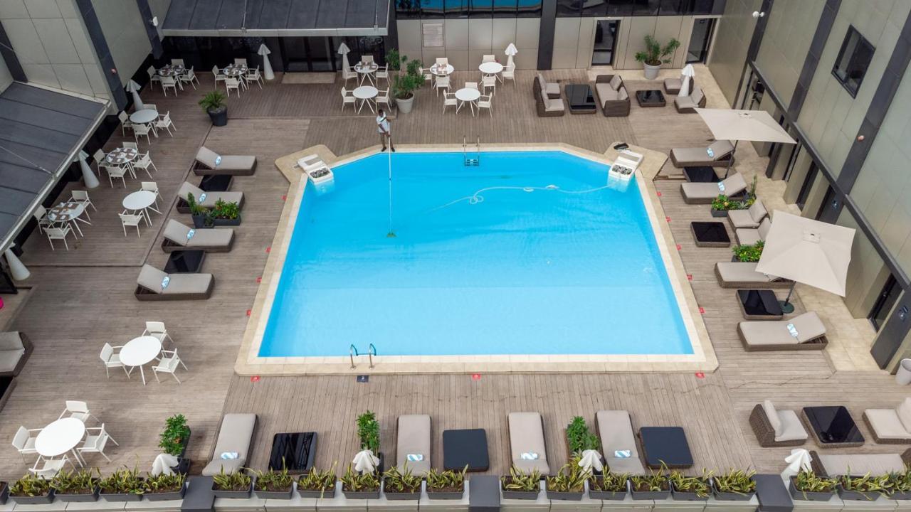 Krystal Palace دوالا المظهر الخارجي الصورة