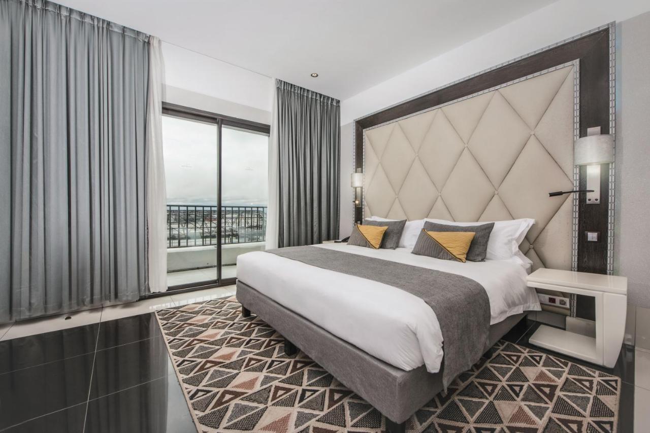 Krystal Palace دوالا المظهر الخارجي الصورة