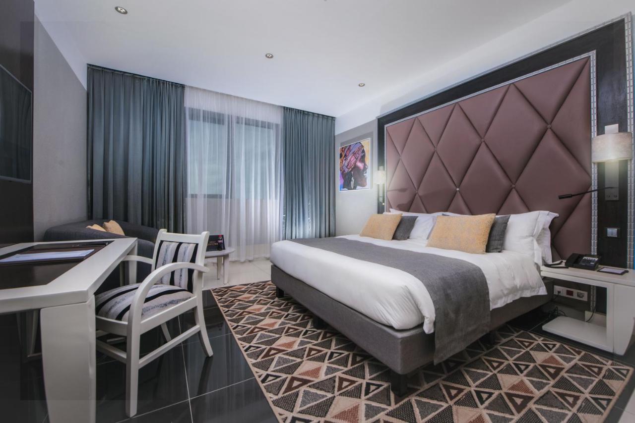 Krystal Palace دوالا المظهر الخارجي الصورة