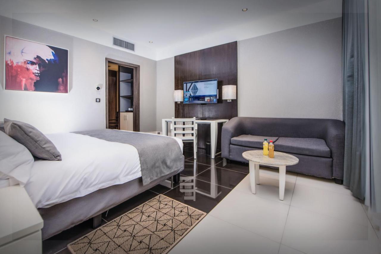 Krystal Palace دوالا المظهر الخارجي الصورة