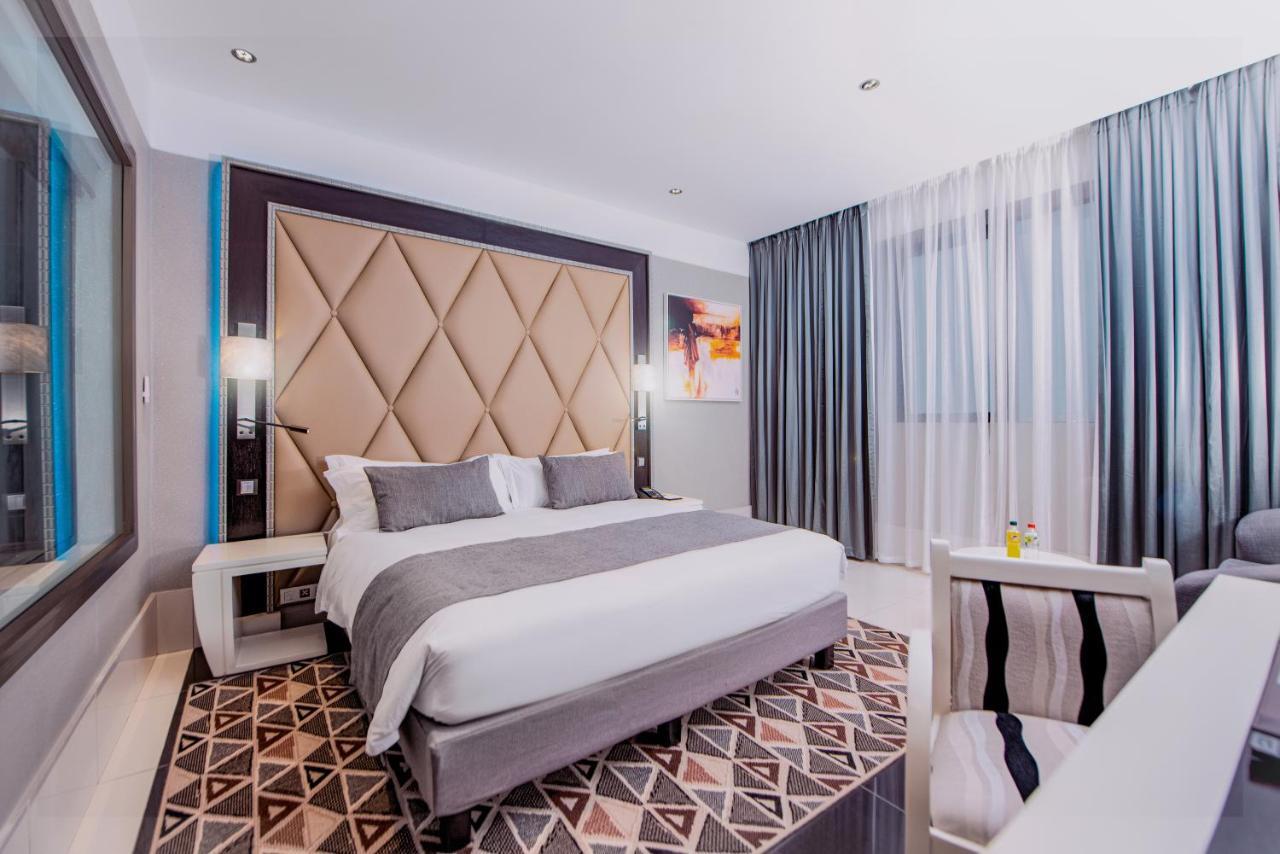 Krystal Palace دوالا المظهر الخارجي الصورة