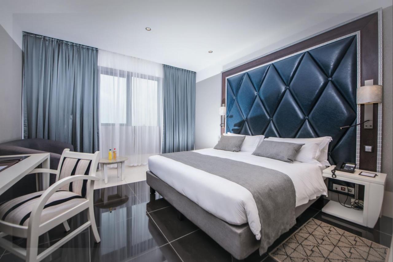 Krystal Palace دوالا المظهر الخارجي الصورة