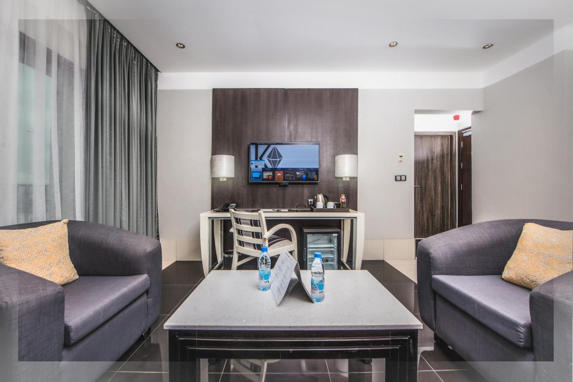 Krystal Palace دوالا المظهر الخارجي الصورة